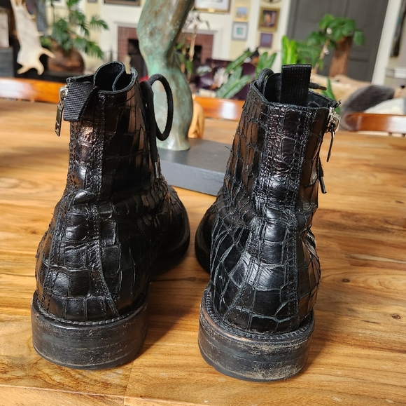 Saint Laurent crocodile embossed combat boots - Picture 5 of 8